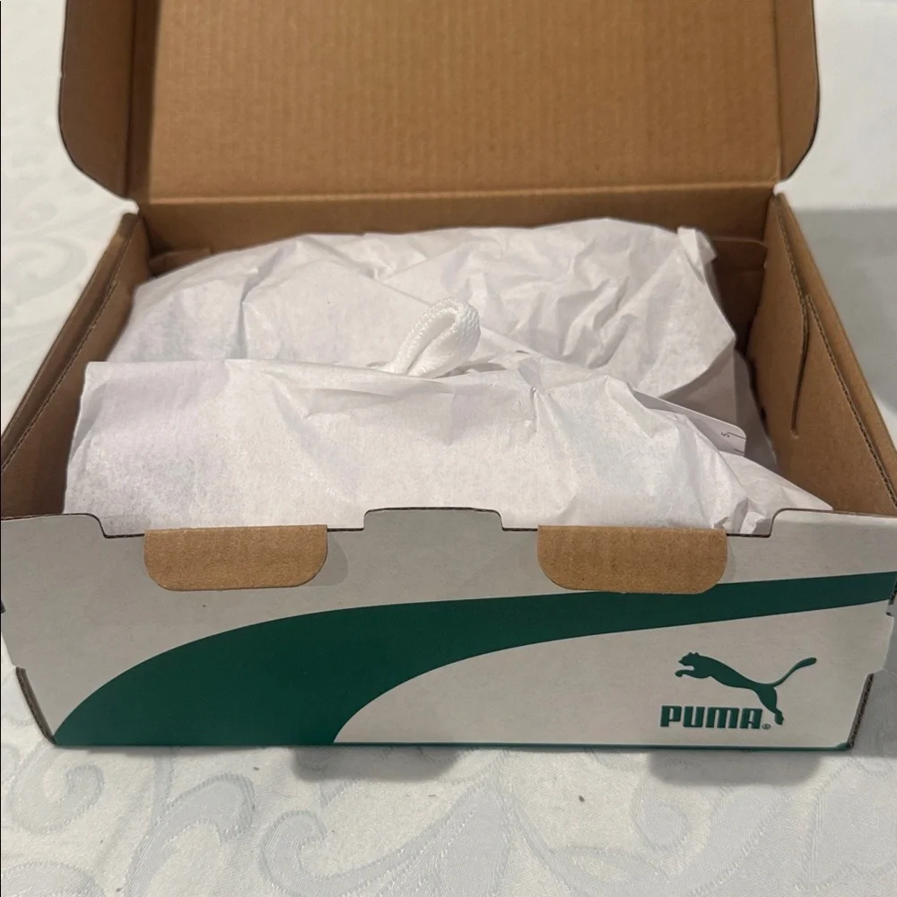 Kids Puma ‘Roma’ Sneakers. Size 7